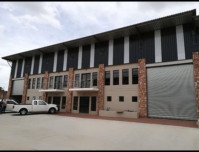 700M² WAREHOUSE TO LET IN WYCHWOOD